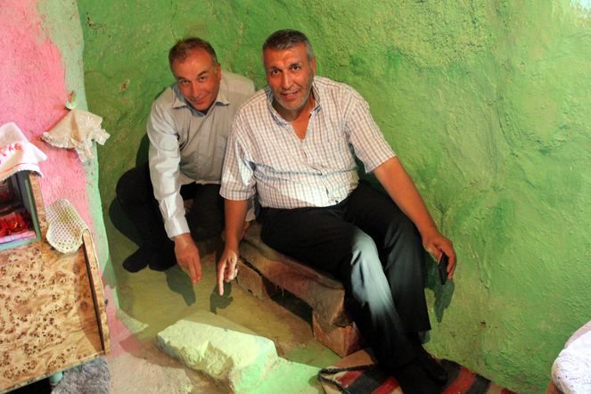 Evin ortasında duran taşın gizemi! 3