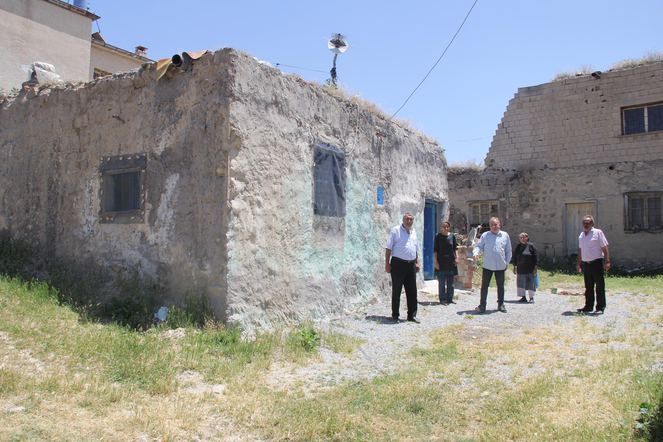 Evin ortasında duran taşın gizemi! 5