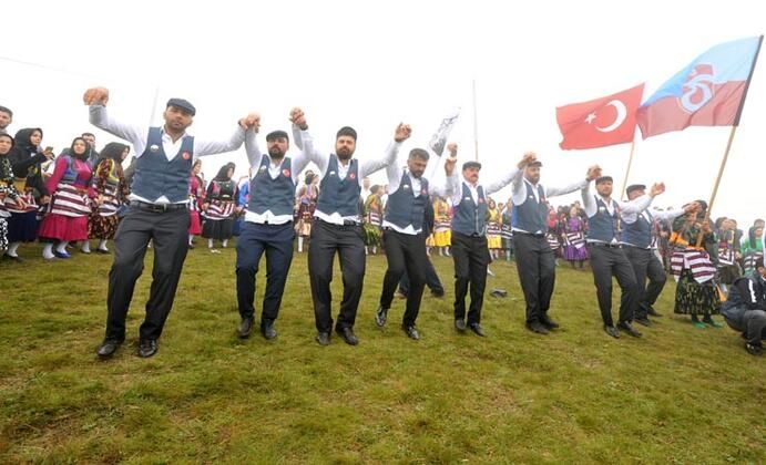 557 yıllık çift minareli üstü açık cami! 9