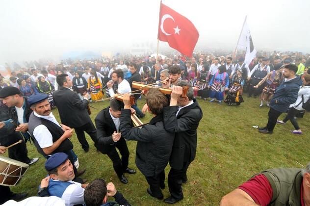 557 yıllık çift minareli üstü açık cami! 14