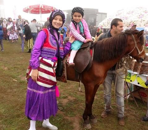 557 yıllık çift minareli üstü açık cami! 12