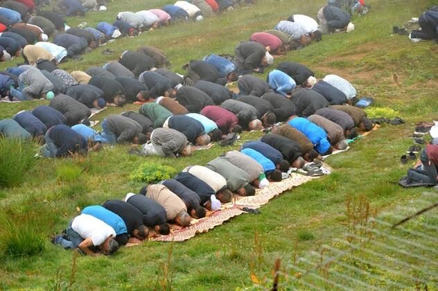 557 yıllık çift minareli üstü açık cami! 2