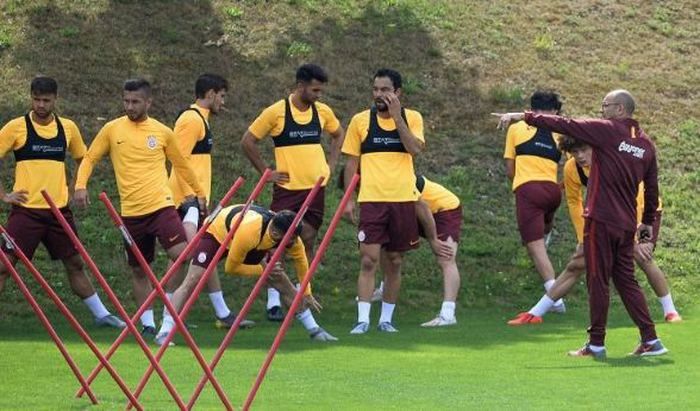 Galatasaray'da 4 ismin bileti kesildi! 4