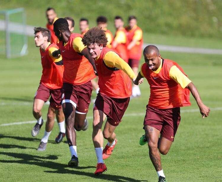 Antrenmana Fatih Terim damga vurdu! 11