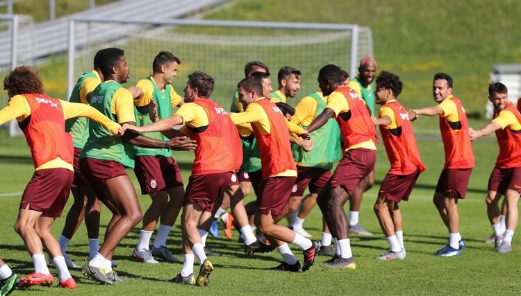 Antrenmana Fatih Terim damga vurdu! 12