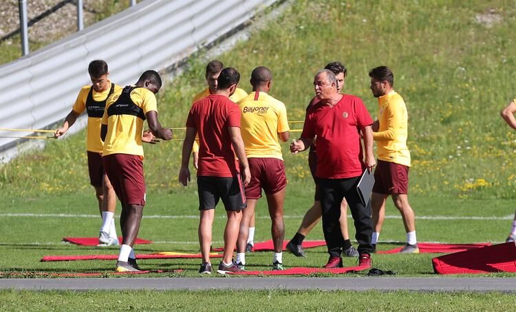 Antrenmana Fatih Terim damga vurdu! 16