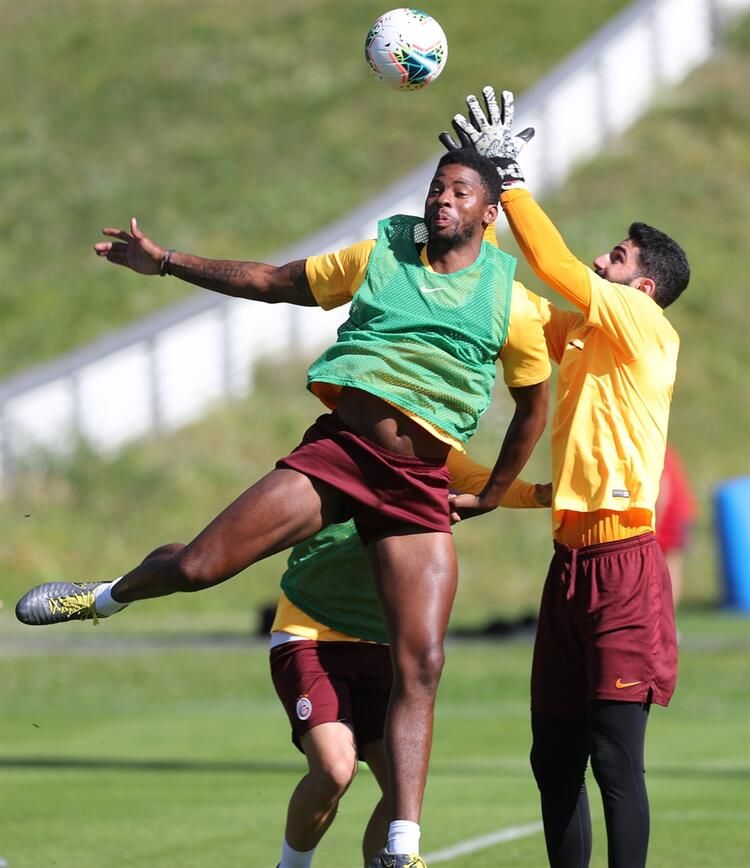Antrenmana Fatih Terim damga vurdu! 19