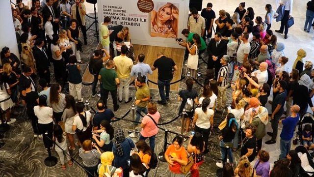 İlk imza gününden duygusal paylaşım! 2