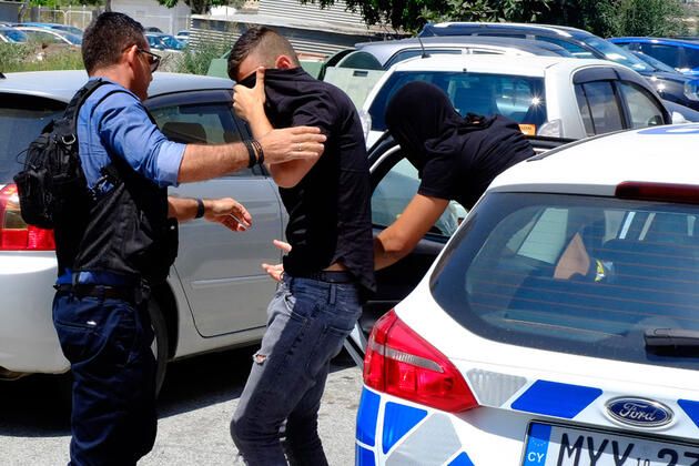 Erkek arkadaşının odasına gitti 12 erkek tecavüz etti! 11