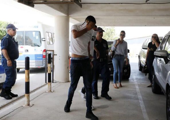 Erkek arkadaşının odasına gitti 12 erkek tecavüz etti! 17