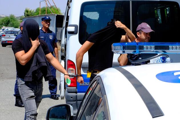 Erkek arkadaşının odasına gitti 12 erkek tecavüz etti! 29