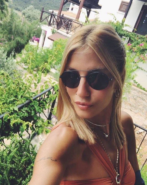 Fit fiziğiyle dikkatleri üzerine çekti! 13