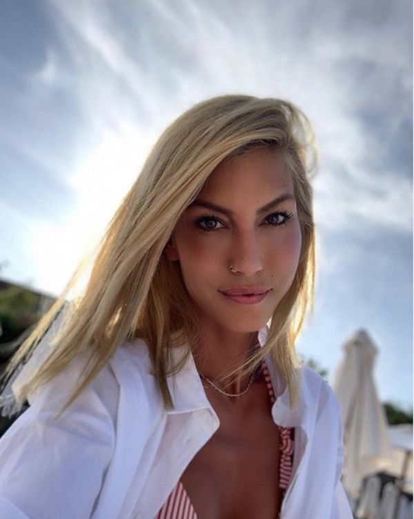 Fit fiziğiyle dikkatleri üzerine çekti! 14