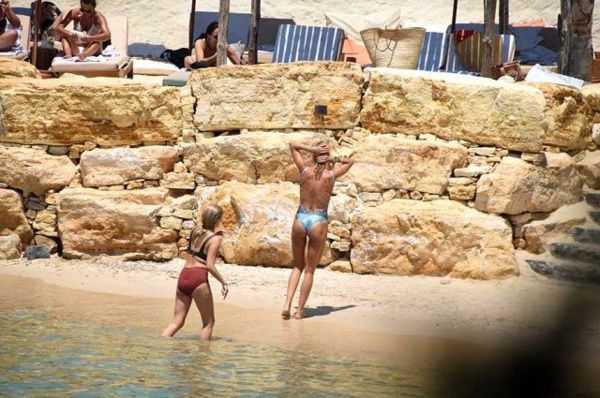 Fit fiziğiyle dikkatleri üzerine çekti! 3