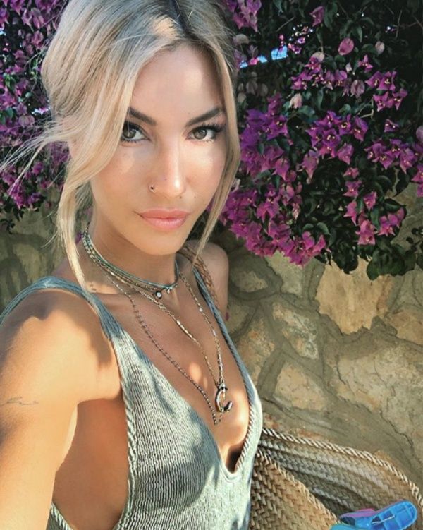 Fit fiziğiyle dikkatleri üzerine çekti! 9