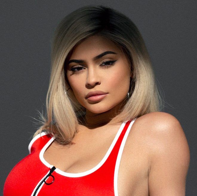 Kendall Kylie Jenner kardeşler, markaları için üstsüz poz verdi! 2