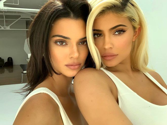 Kendall Kylie Jenner kardeşler, markaları için üstsüz poz verdi! 14