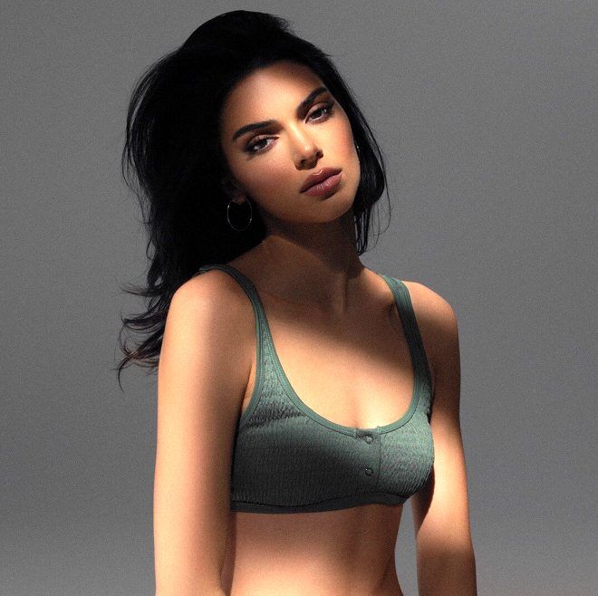 Kendall Kylie Jenner kardeşler, markaları için üstsüz poz verdi! 10