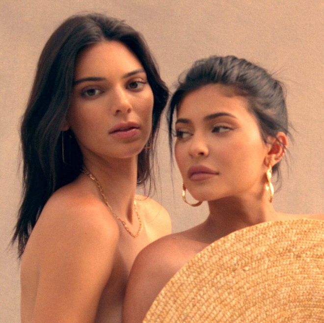 Kendall Kylie Jenner kardeşler, markaları için üstsüz poz verdi! 11