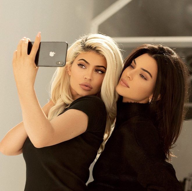 Kendall Kylie Jenner kardeşler, markaları için üstsüz poz verdi! 8