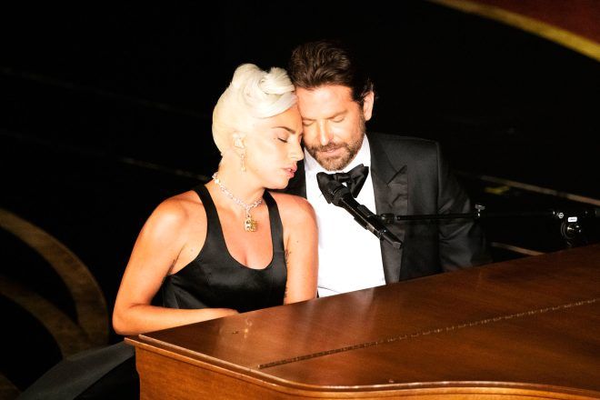 Lady Gaga sağ gösterip sol vurdu! 1