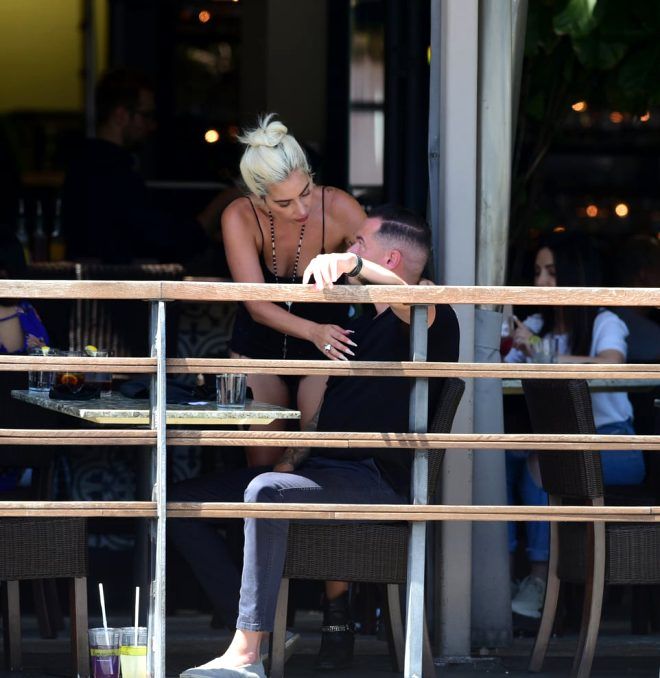 Lady Gaga sağ gösterip sol vurdu! 5