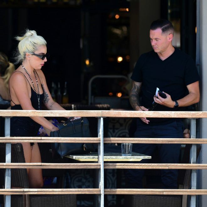 Lady Gaga sağ gösterip sol vurdu! 9