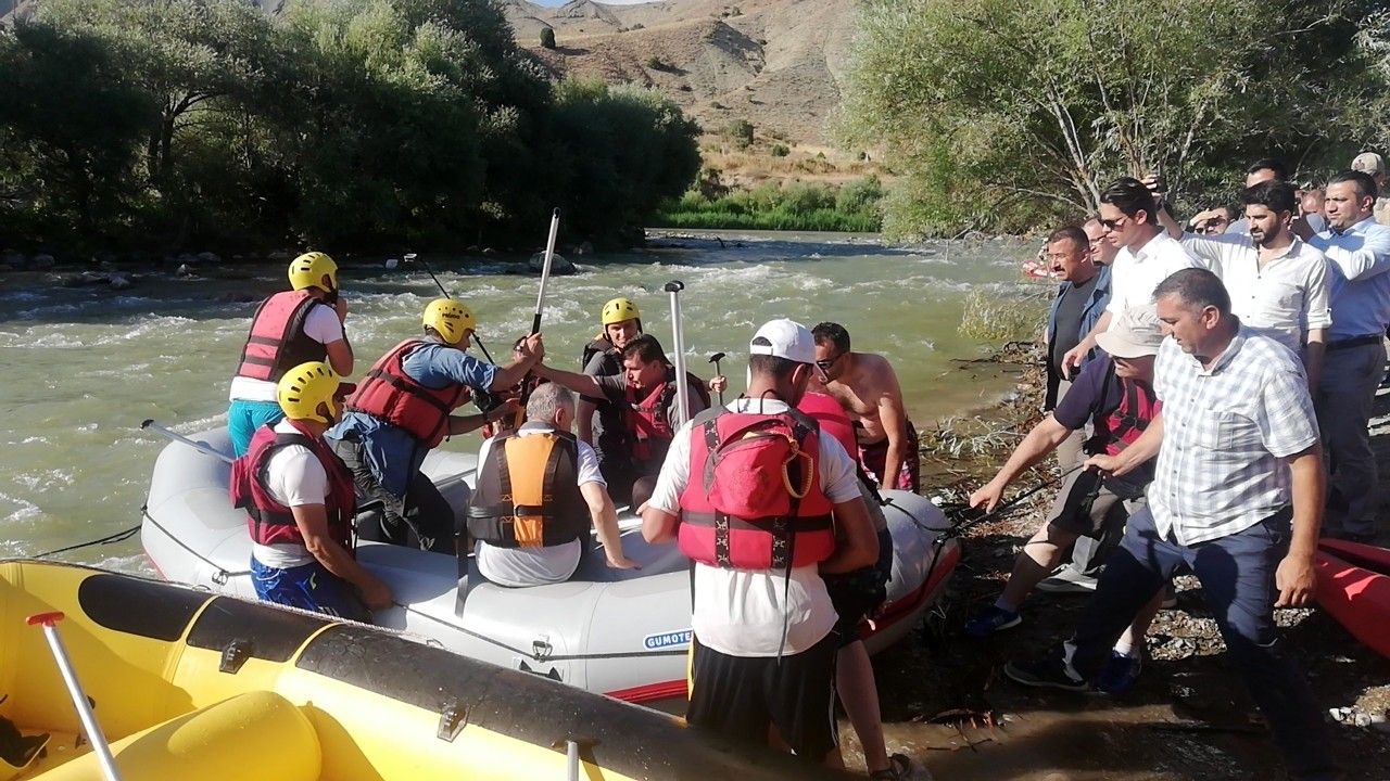 Binali Yıldırım memleketinde rafting yaptı! 3