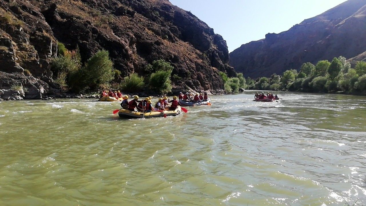 Binali Yıldırım memleketinde rafting yaptı! 5