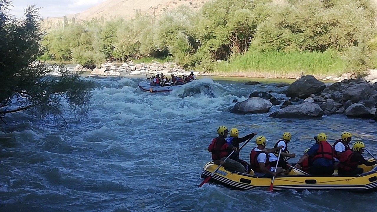 Binali Yıldırım memleketinde rafting yaptı! 6