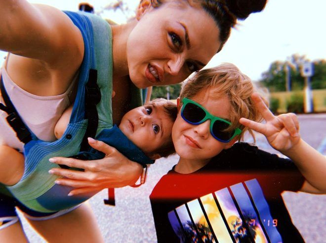 Canlı yayında bebek emzirdi, sosyal medya karıştı! 7