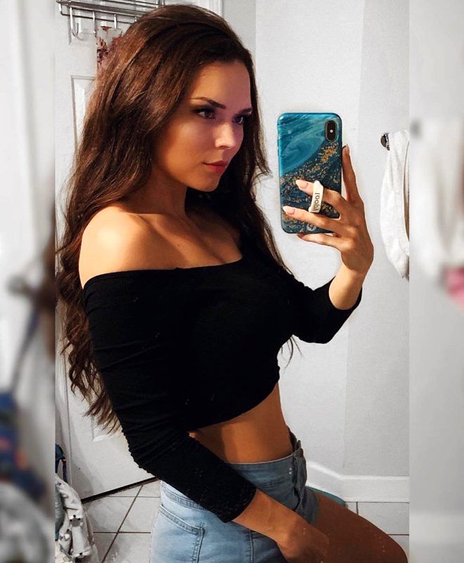 Canlı yayında bebek emzirdi, sosyal medya karıştı! 5