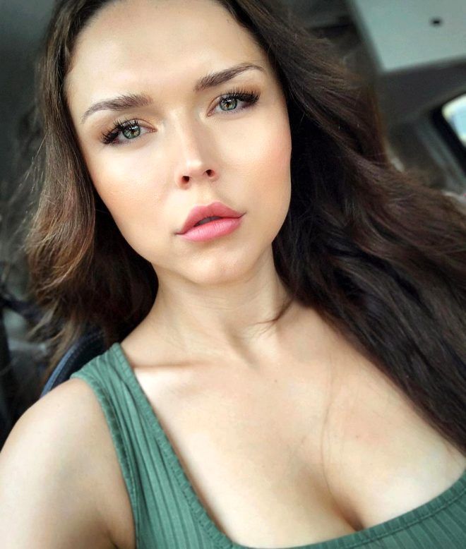 Canlı yayında bebek emzirdi, sosyal medya karıştı! 6