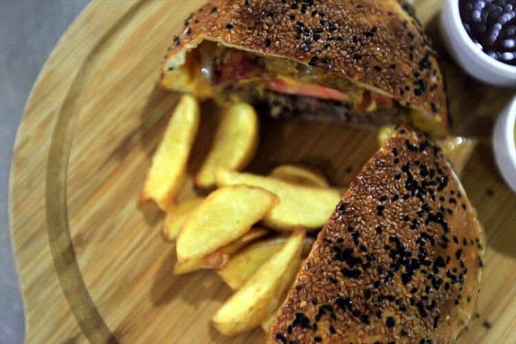 Bu hamburgerin dünyada eşi benzeri yok! 6