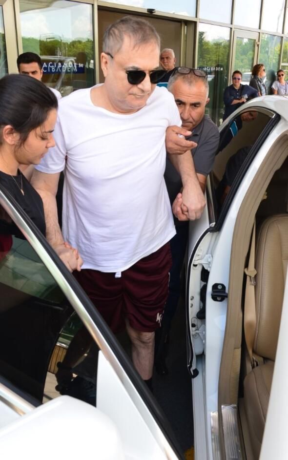 Mehmet Ali Erbil sahnelere dönüyor! 2