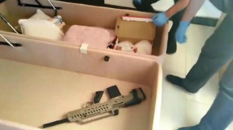 Lüks rezidansa polis operasyonunda yakalandılar! 5