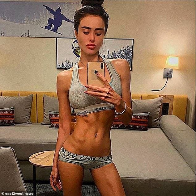 Güzel model boğularak can verdi! 15