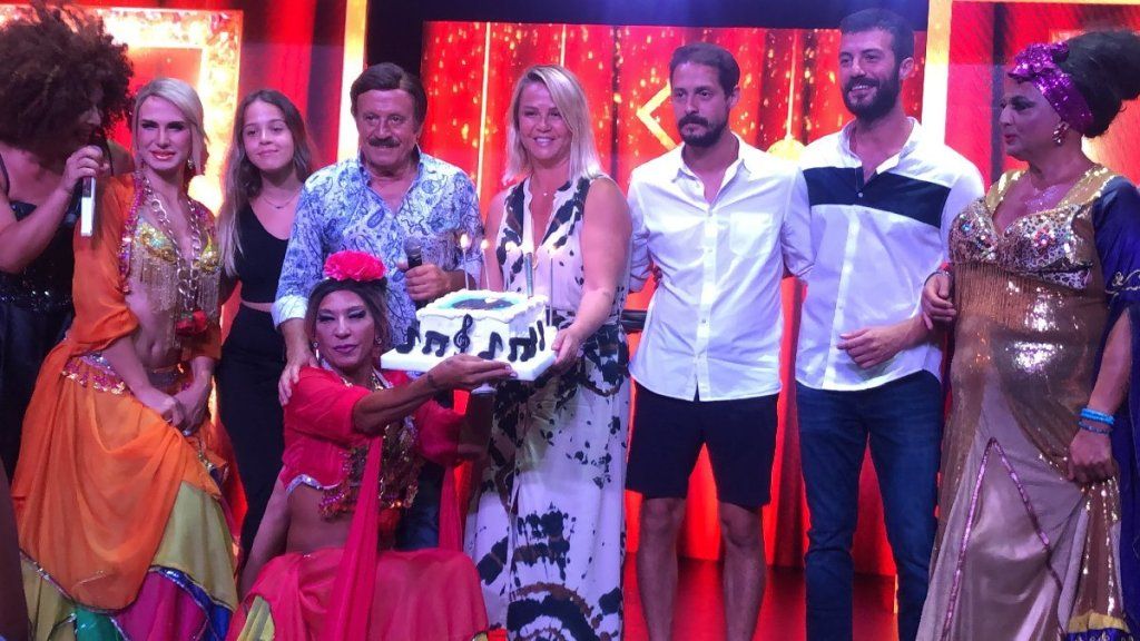 71. yaşını Cahide Alaçatı'da kutladı! 1