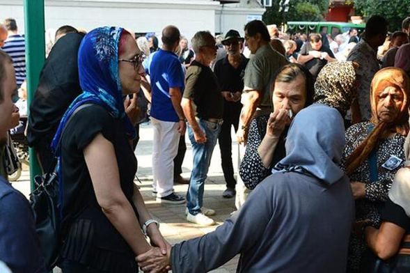 Ünlü tiyatro sanatçısı son yolculuğuna uğurlandı! 3