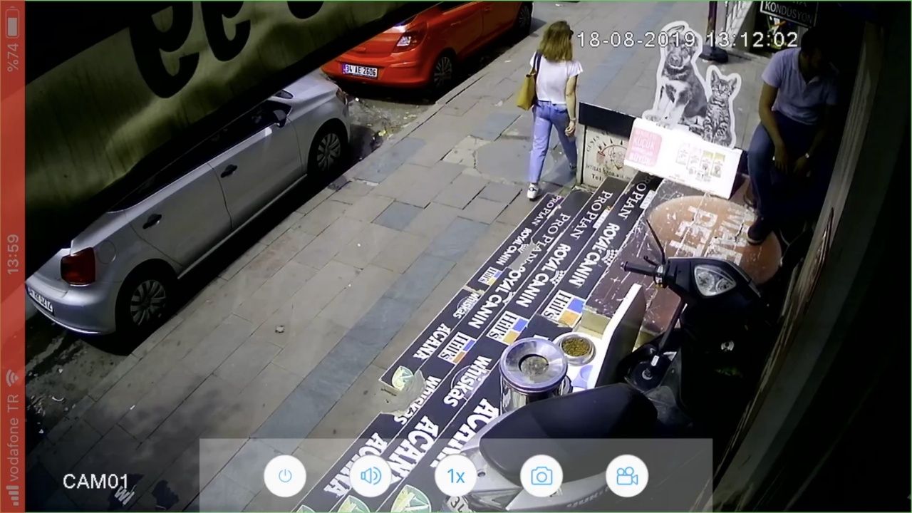 İstanbul'un göbeğinde başına taş yağdı! 1