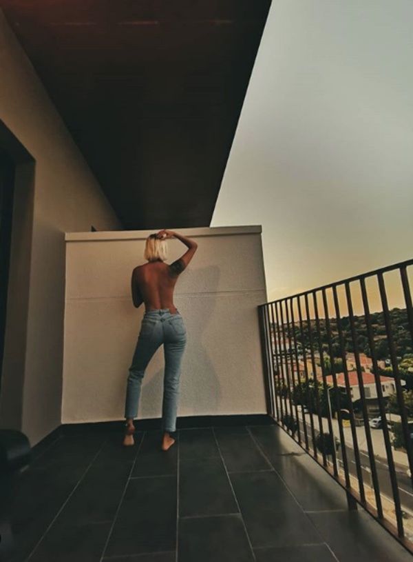 Üstsüz fotoğrafını paylaştı! 4