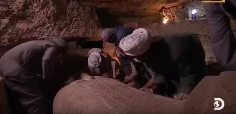 Canlı yayında açılan 4000 yıllık lahit! 8