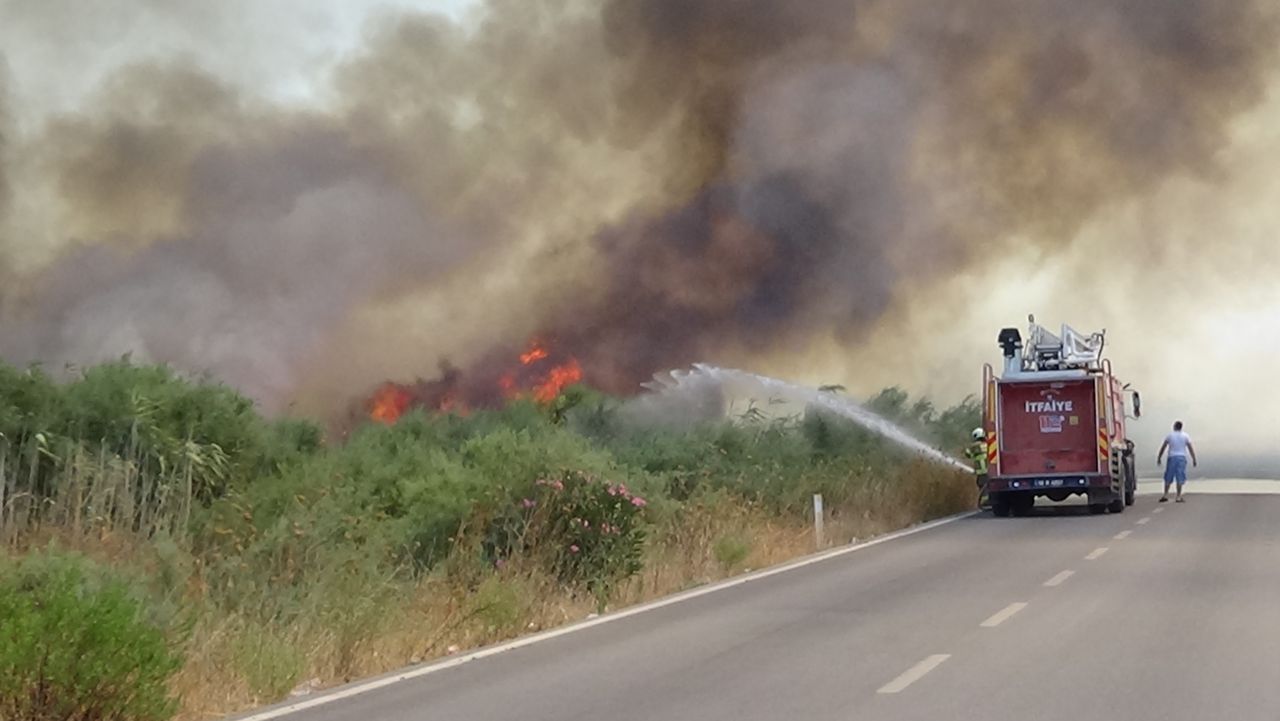 Tatilcilerin gözde mekanı alevlere teslim! 3
