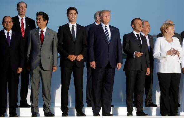G7 zirvesine damga vuran öpücükler! 15