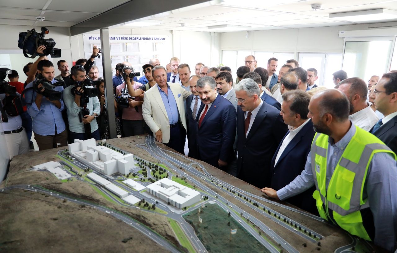 Bakan Koca, Kazım Türker'le dev yatırımı gezdi! 3