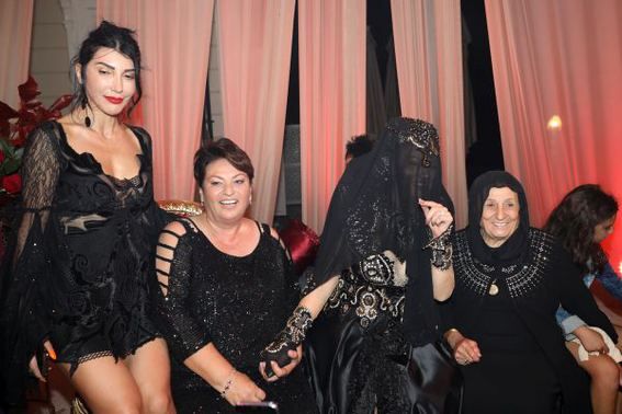 Aylin Coşkun'dan festival tadında düğün! 4