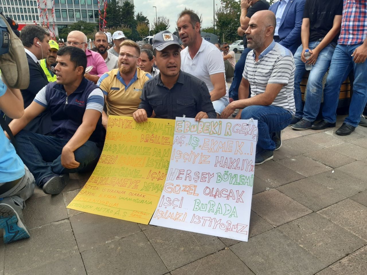 AK Parti'li vekilden mağdur işçilere destek! 2