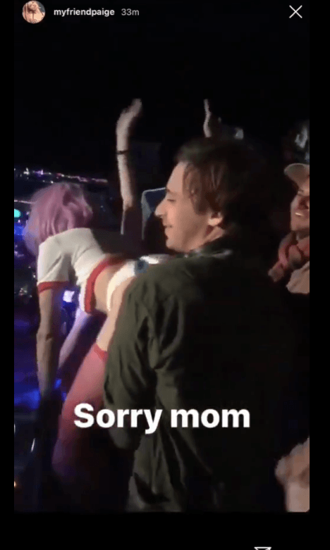 Grammy ödüllü DJ Flume sahnede ilişkiye girdi! 7