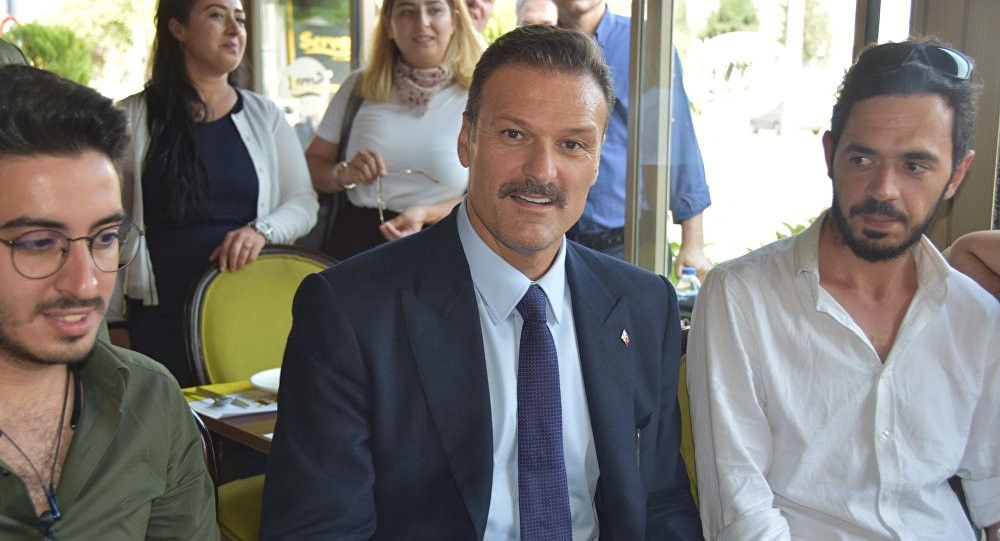 Bu kadınlardan bir tweeti esirgediler! 3