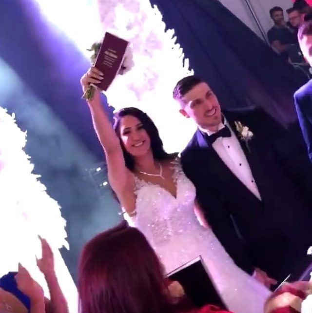 Survivor yarışmacısı nikah masasına oturdu! 5